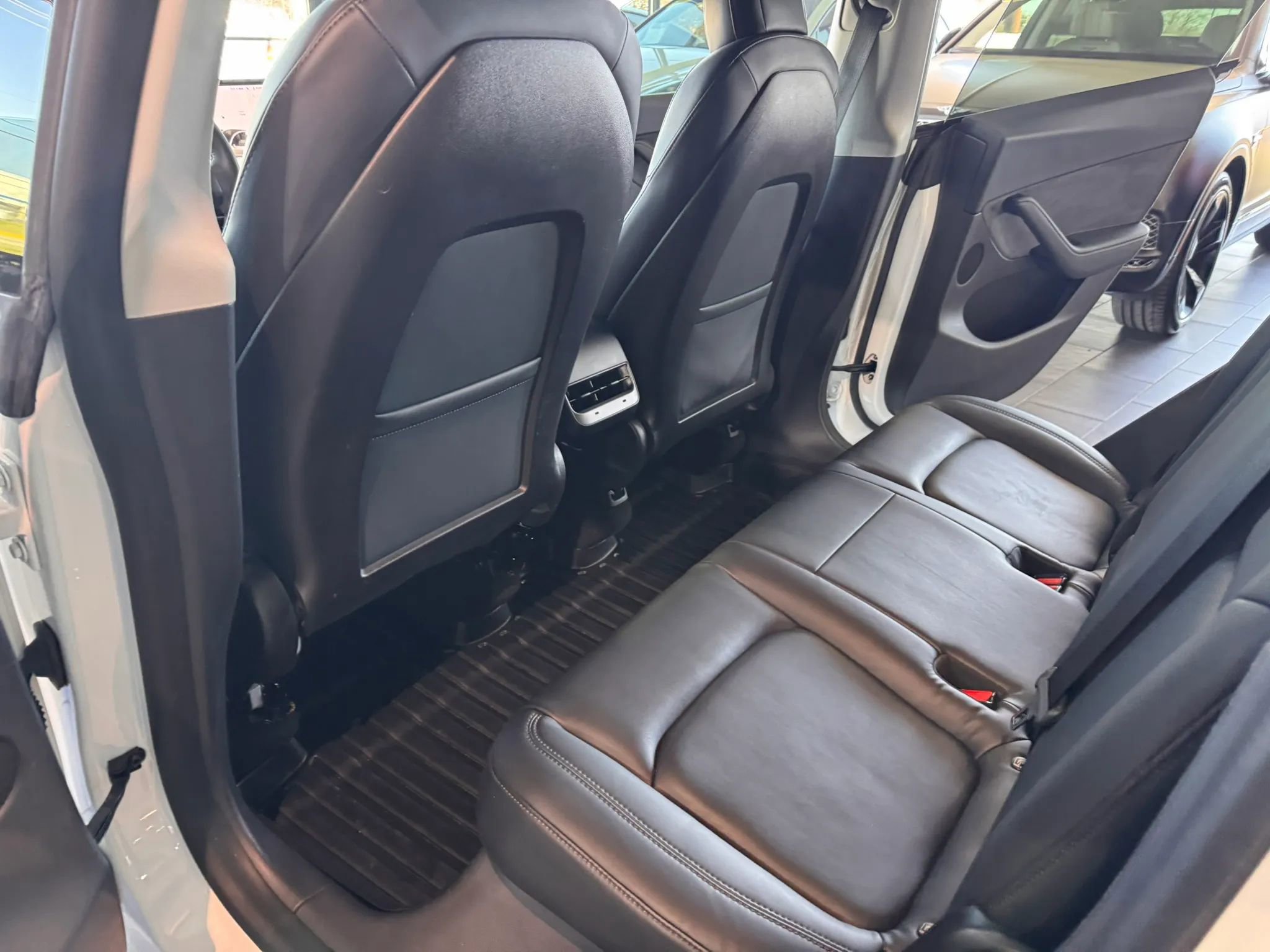 Used 2020 Tesla Model Y Long Range image 18