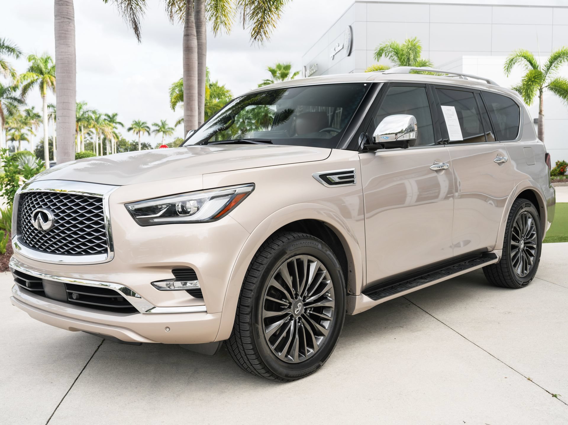 Used 2023 INFINITI QX80 Sensory w/ Cargo Package AWD/4WD image 6
