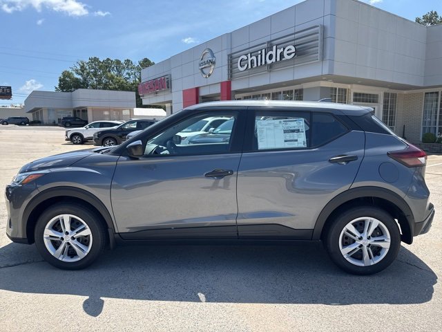 New 2025 Nissan Kicks Play S