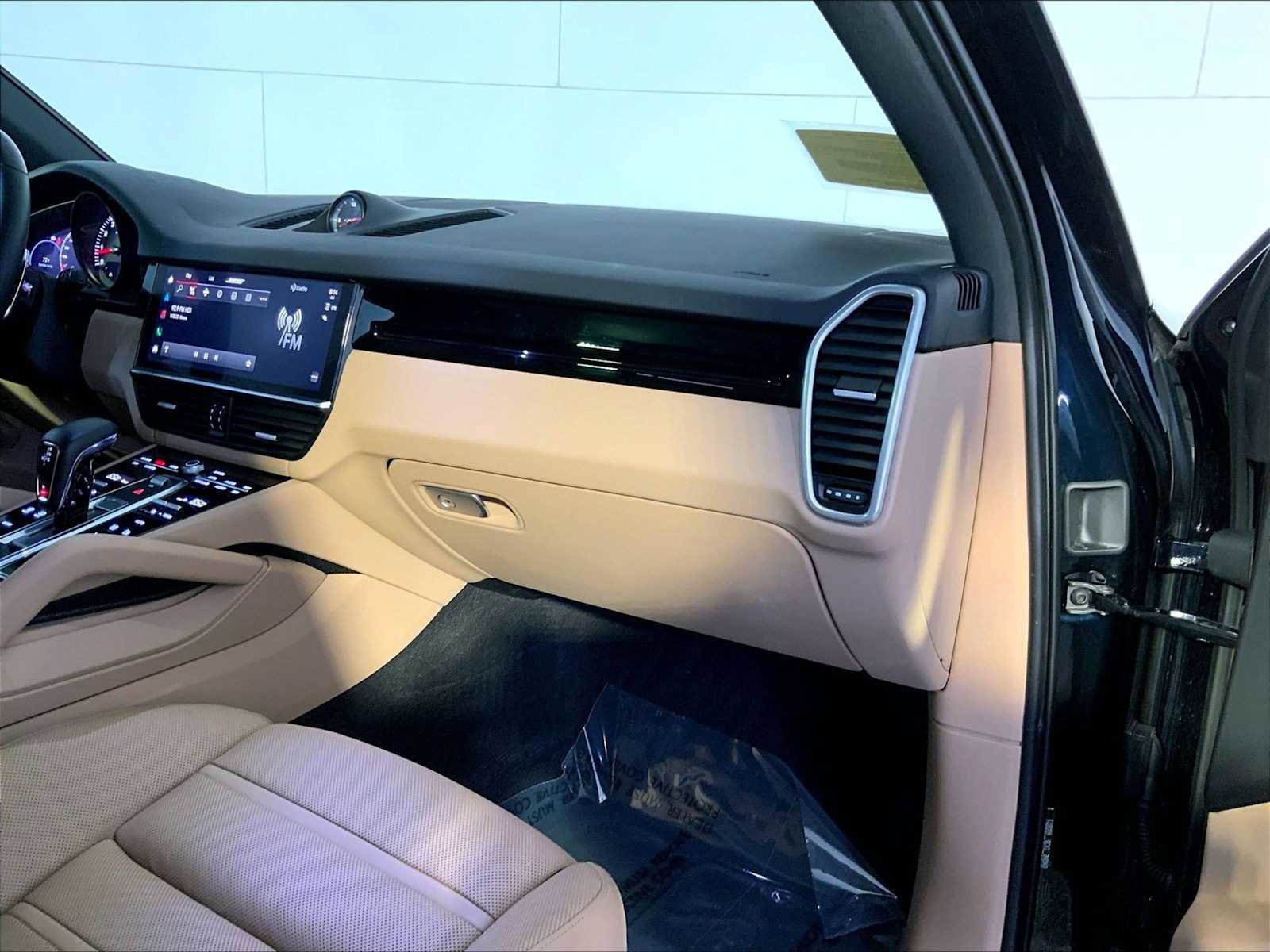 Certified 2023 Porsche Cayenne Platinum Edition AWD/4WD image 22