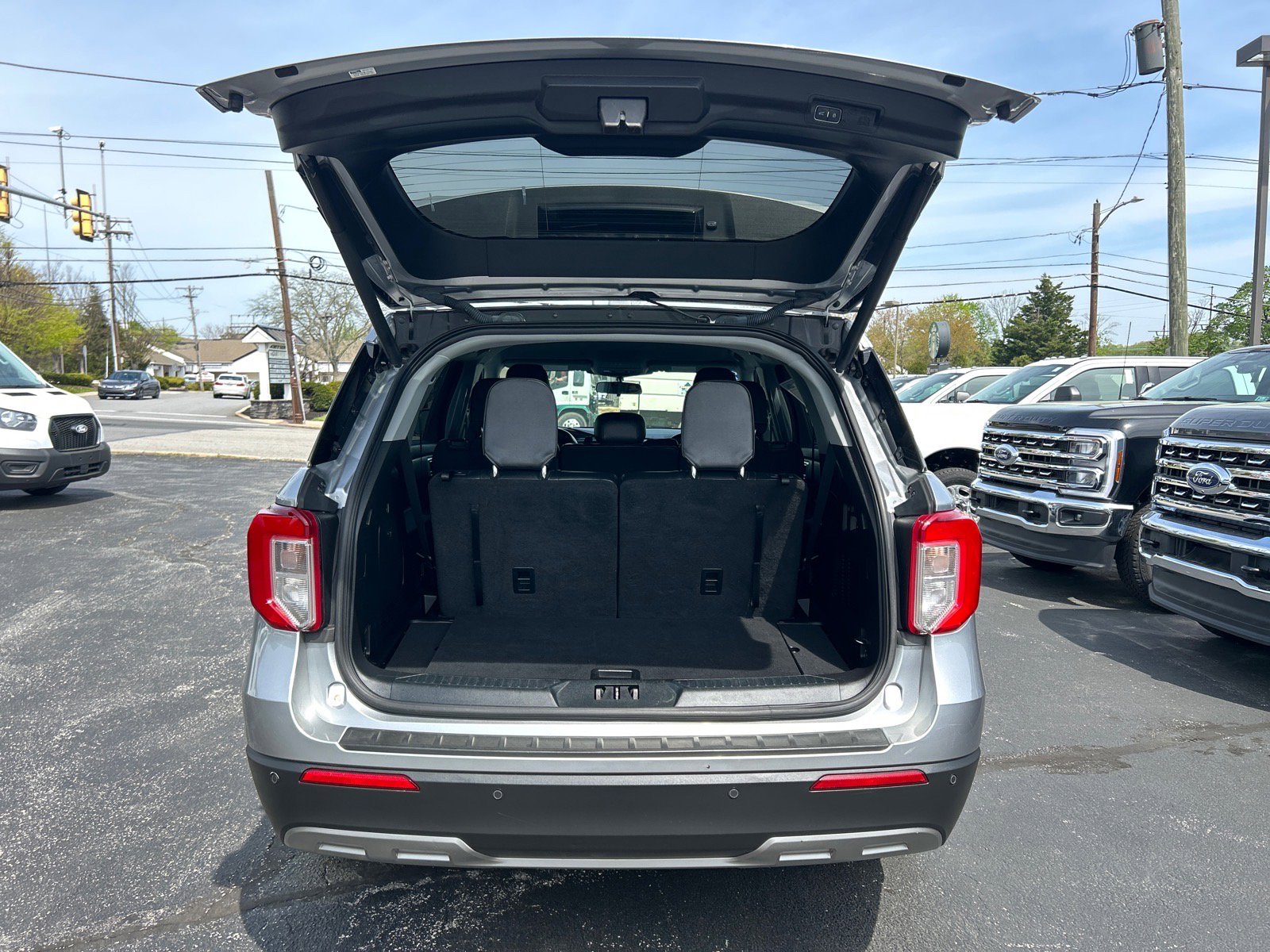 Certified 2020 Ford Explorer XLT w/ Equipment Group 202A AWD/4WD image 15