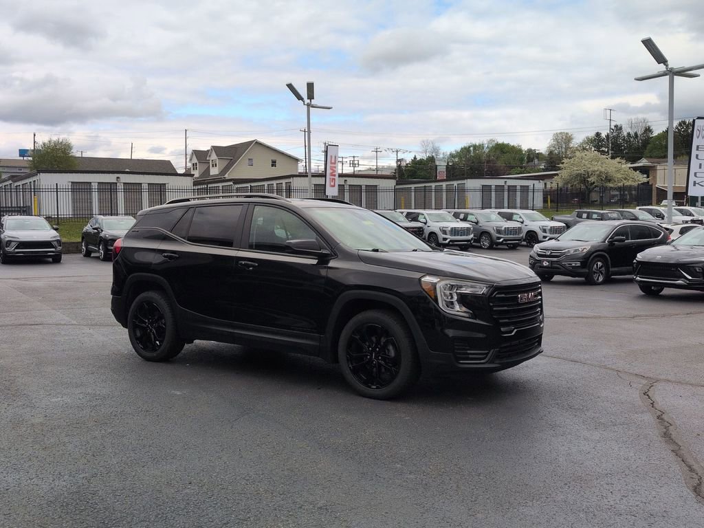 Certified 2022 GMC Terrain SLE w/ Driver Convenience Package AWD/4WD image 3