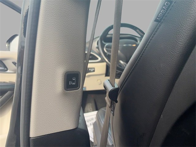 Used 2021 Chrysler Pacifica Touring-L w/ Uconnect Theater Family Group image 13