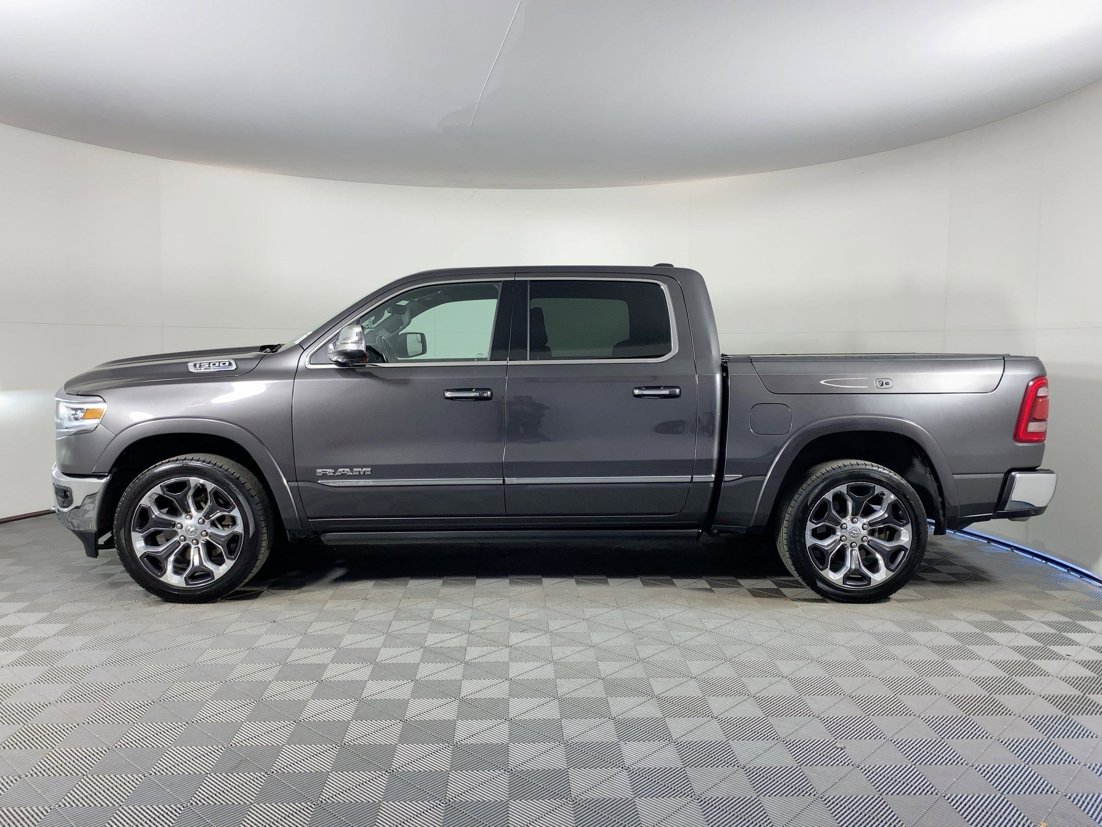 Used 2022 RAM 1500 Limited image 2