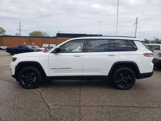 Used 2023 Jeep Grand Cherokee L Laredo AWD/4WD image 7