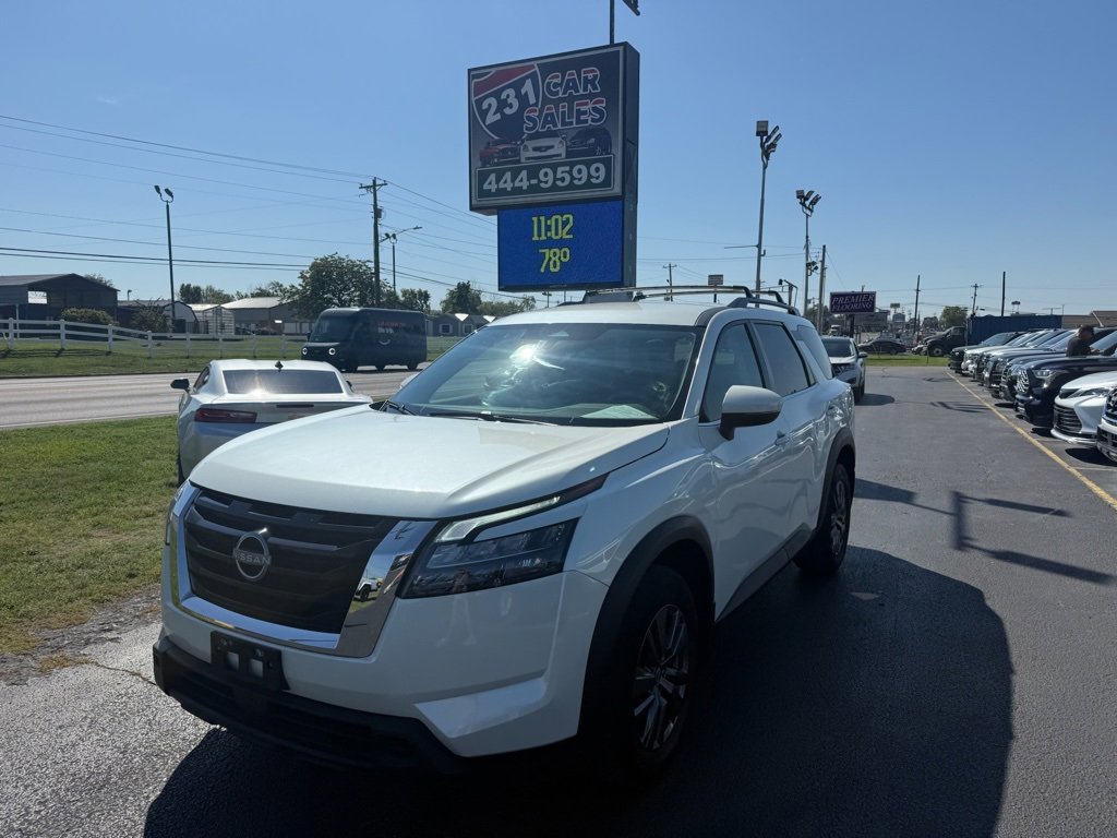 Used 2024 Nissan Pathfinder SV image 1