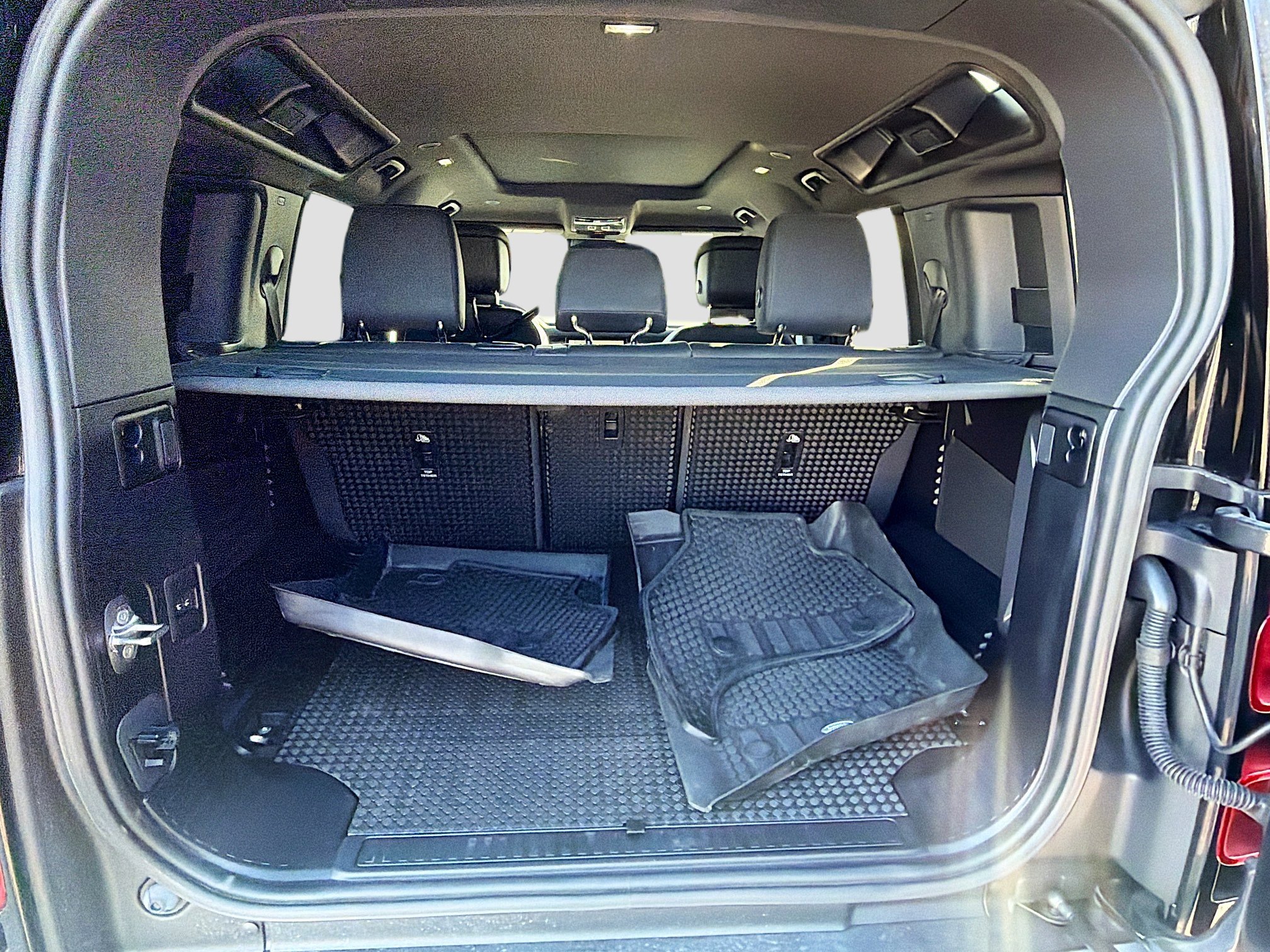 Used 2024 Land Rover Defender 110 S image 12