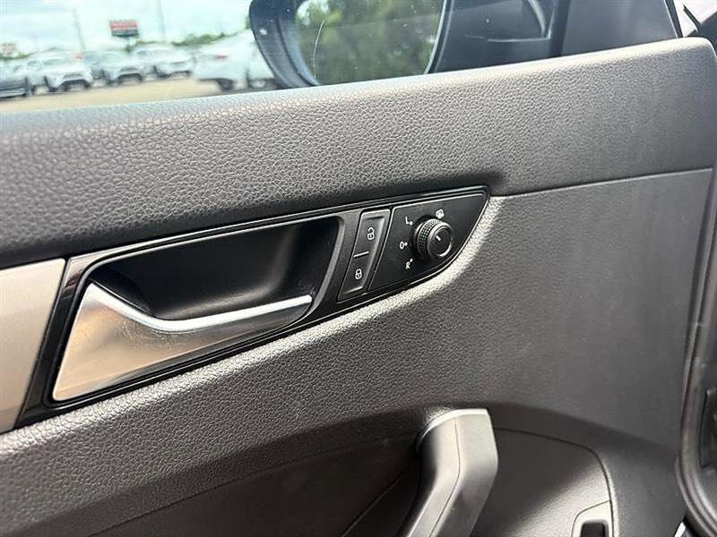 Used 2021 Volkswagen Passat 2.0T SE image 24