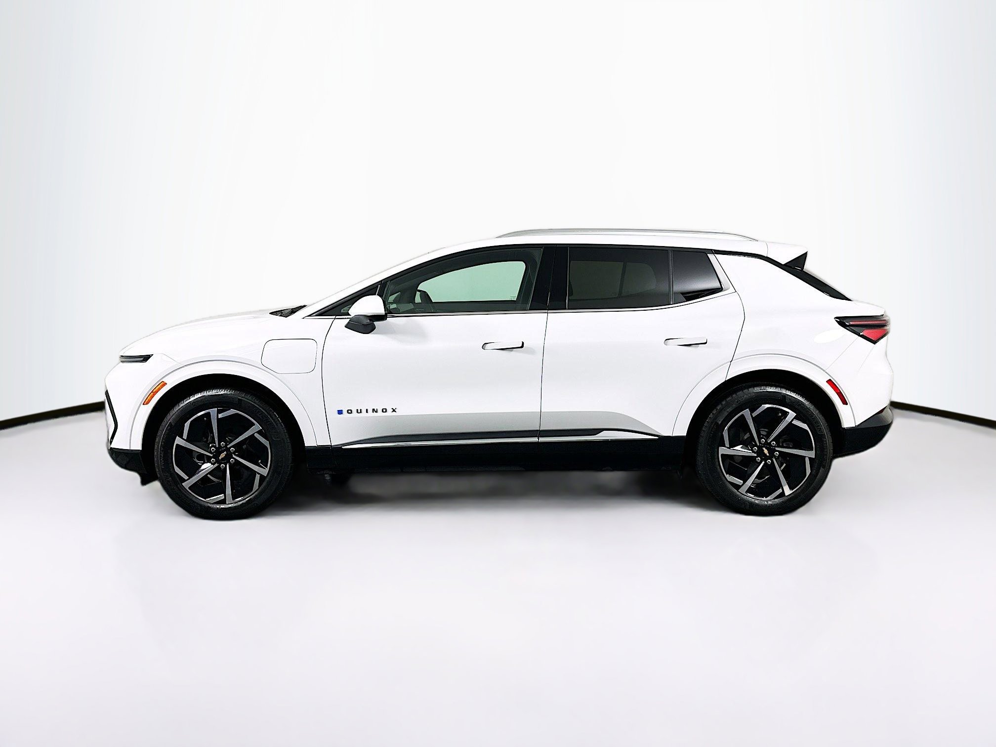 Used 2024 Chevrolet Equinox EV LT image 4