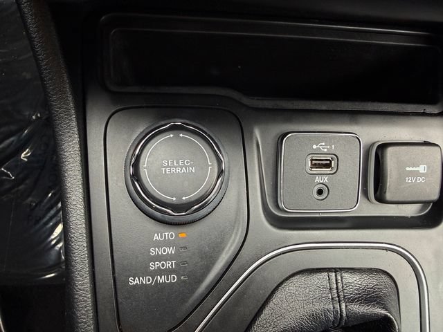Used 2019 Jeep Cherokee Latitude w/ Popular Appearance Group AWD/4WD image 10