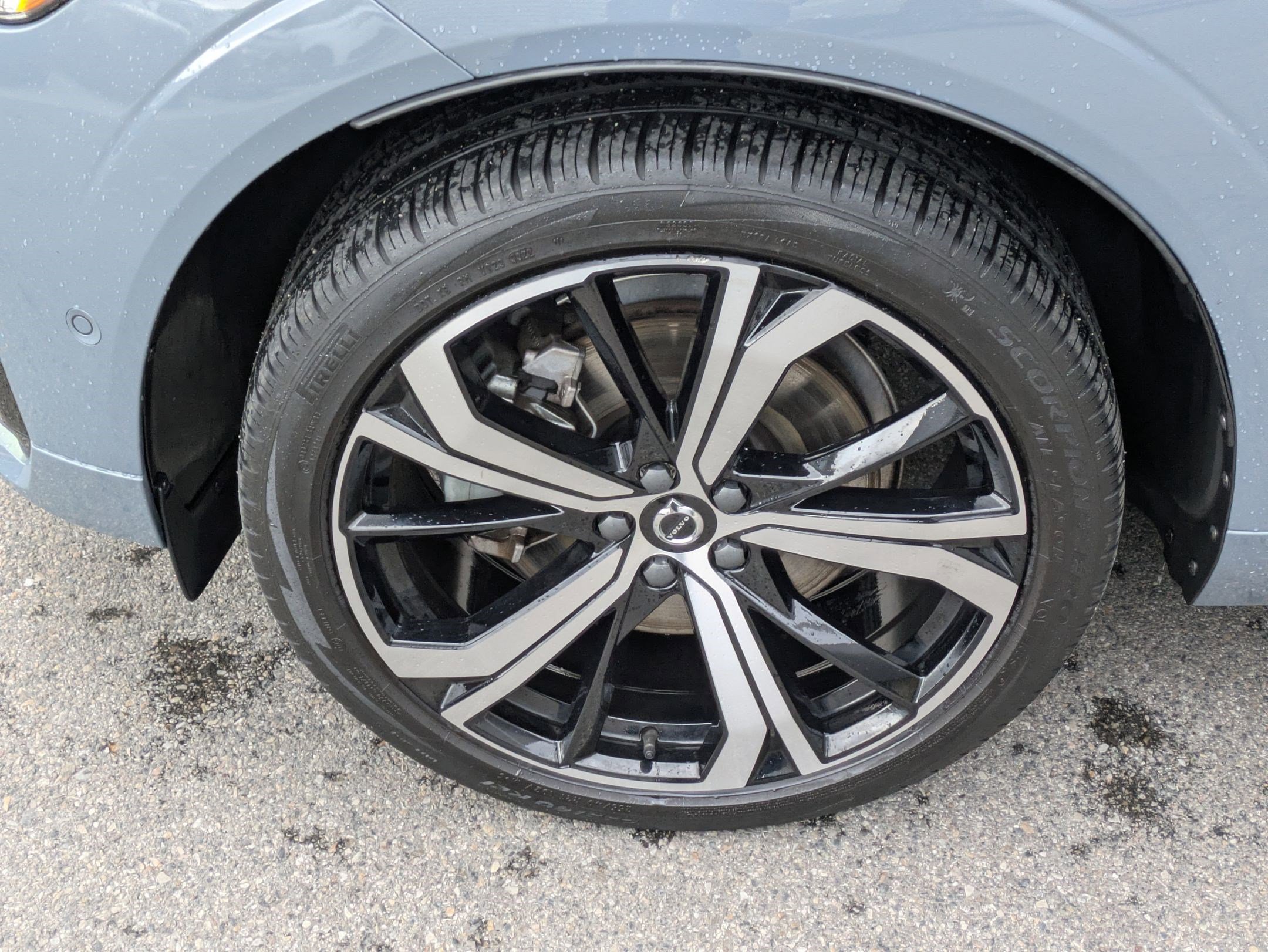 Certified 2023 Volvo XC60 B6 Ultimate w/ Protection Package Premier image 11