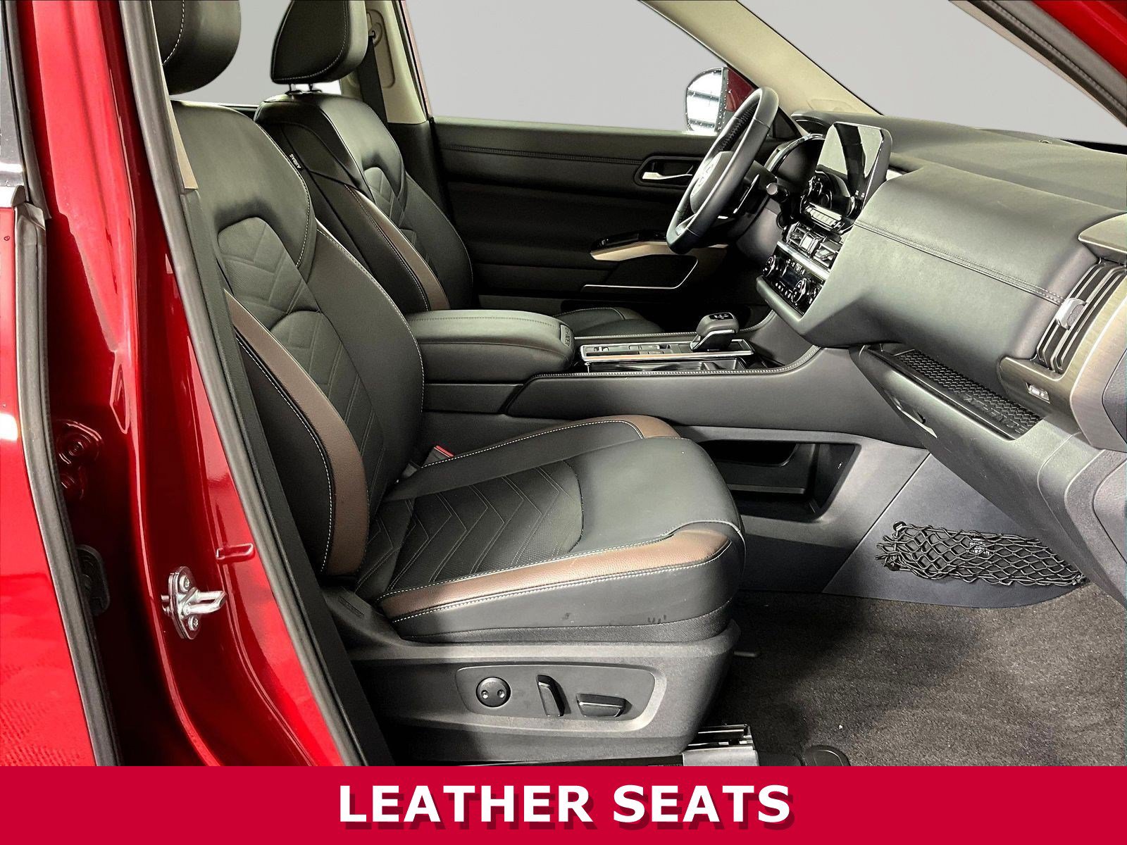 Certified 2025 Nissan Pathfinder Platinum w/ Cargo Package FWD image 28
