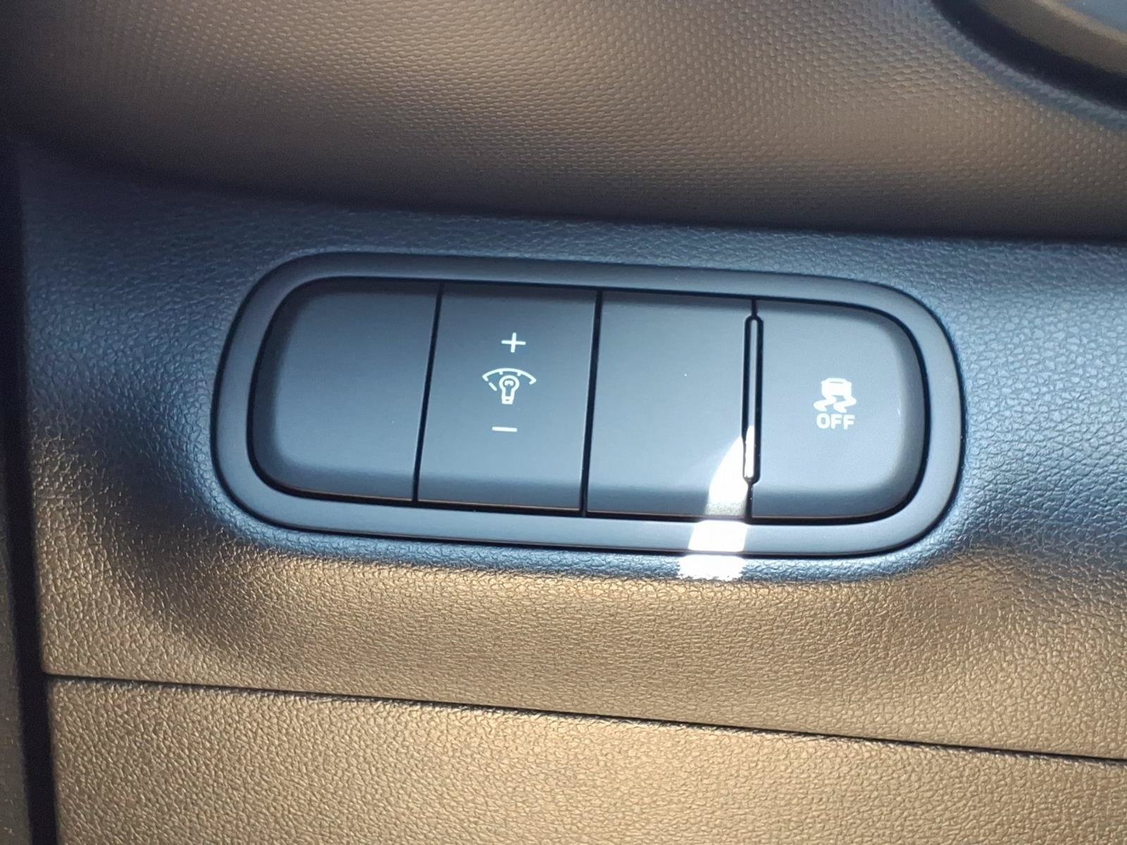 Certified 2025 Hyundai Venue Limited FWD image 19