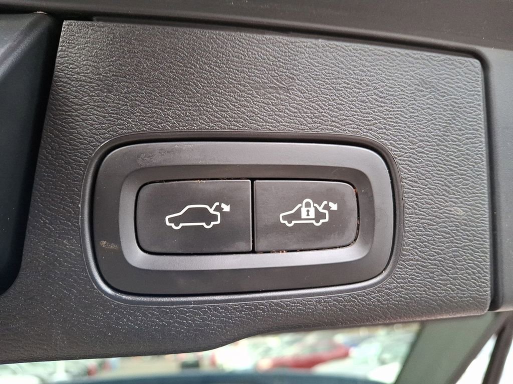 Used 2019 Volvo XC60 T6 Momentum w/ Premium Package image 27