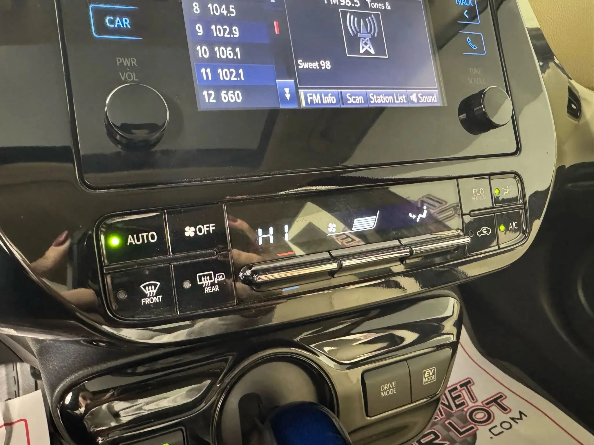 Used 2019 Toyota Prius XLE FWD image 21