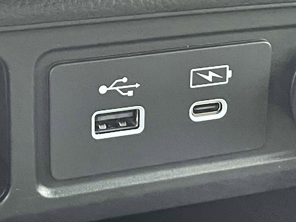 Used 2025 Honda Pilot Sport image 27