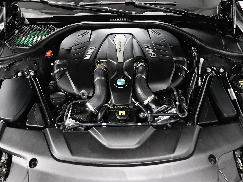 Used 2017 BMW 750i RWD image 60