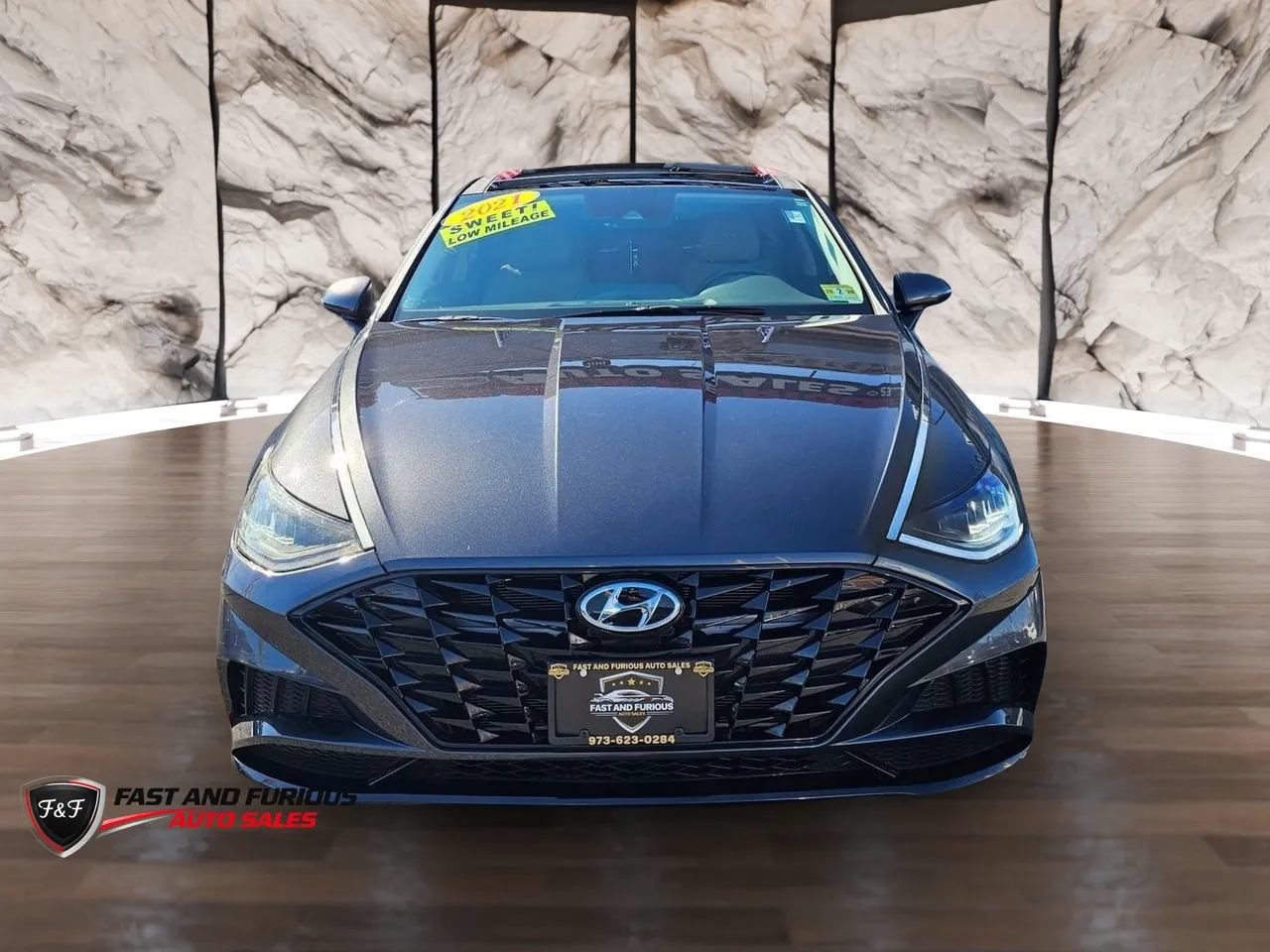 Used 2021 Hyundai Sonata SEL w/ Convenience Package FWD image 2
