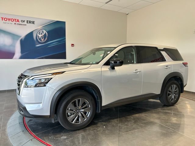 Used 2025 Nissan Pathfinder S AWD/4WD image 3