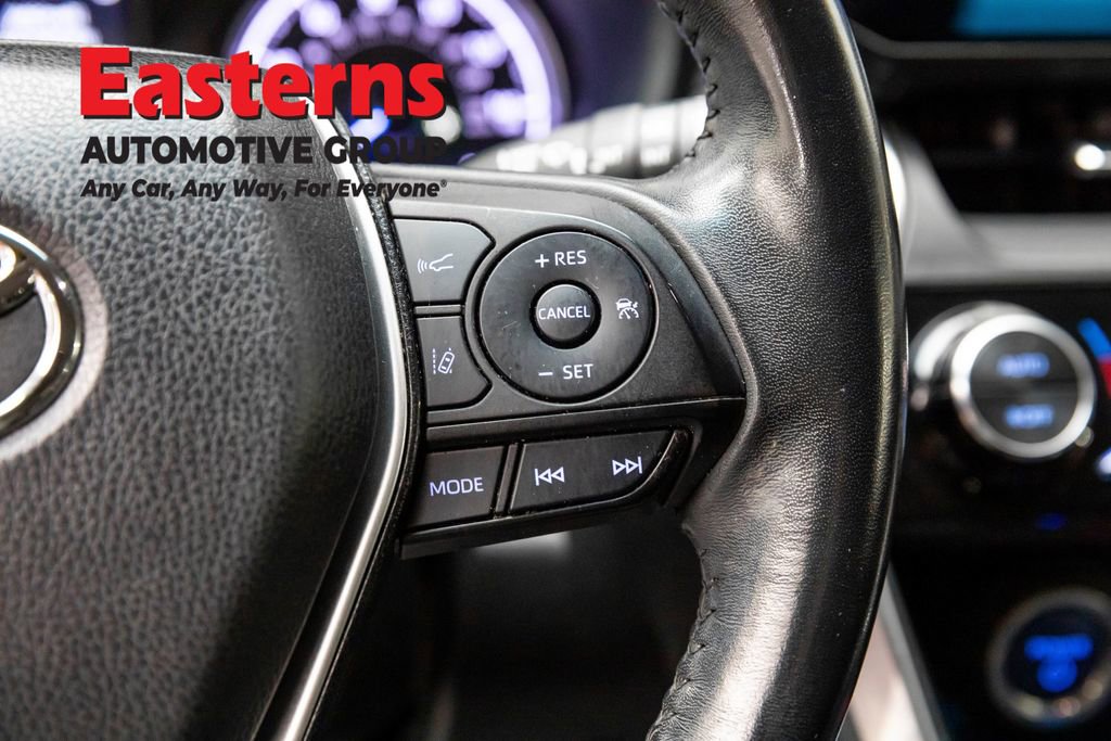Used 2022 Toyota Venza LE image 16