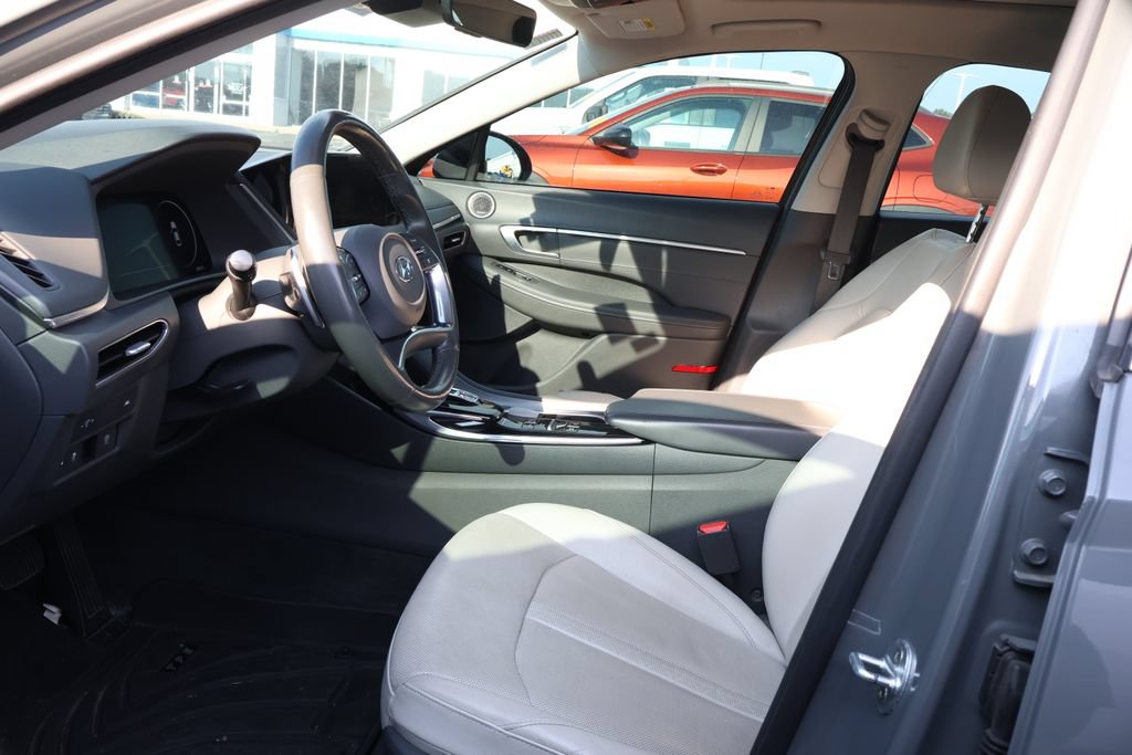 Used 2020 Hyundai Sonata Limited w/ Preferred Accessory Package FWD image 9