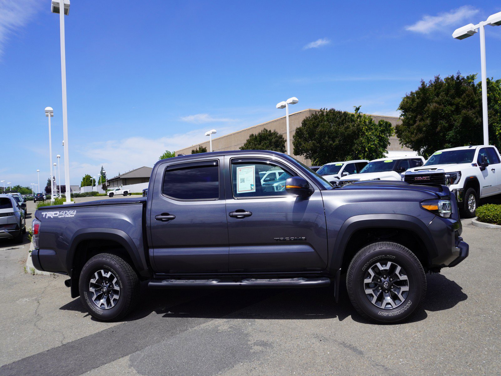 Used 2022 Toyota Tacoma TRD Off-Road w/ TRD Premium Off Road Package AWD/4WD image 4