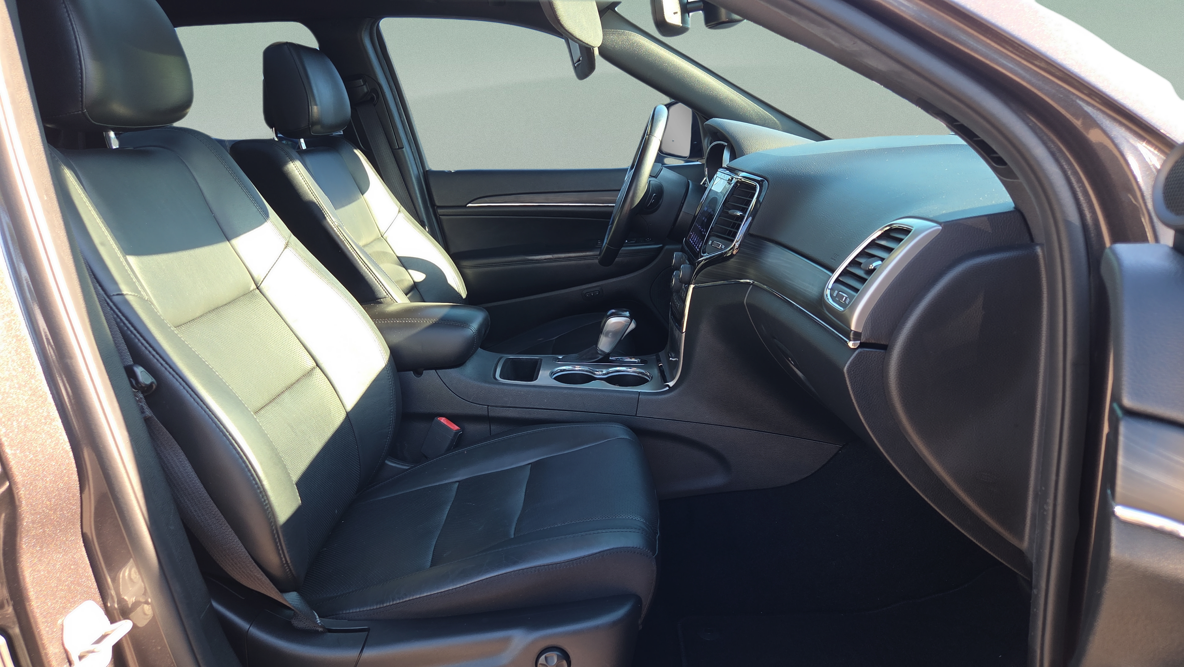 Used 2021 Jeep Grand Cherokee Limited w/ Luxury Group II RWD image 17