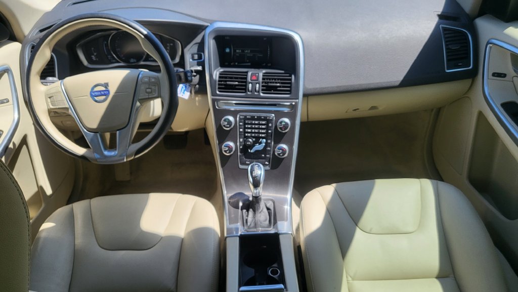 Used 2015 Volvo XC60 T5 Premier w/ Protection Package FWD image 5