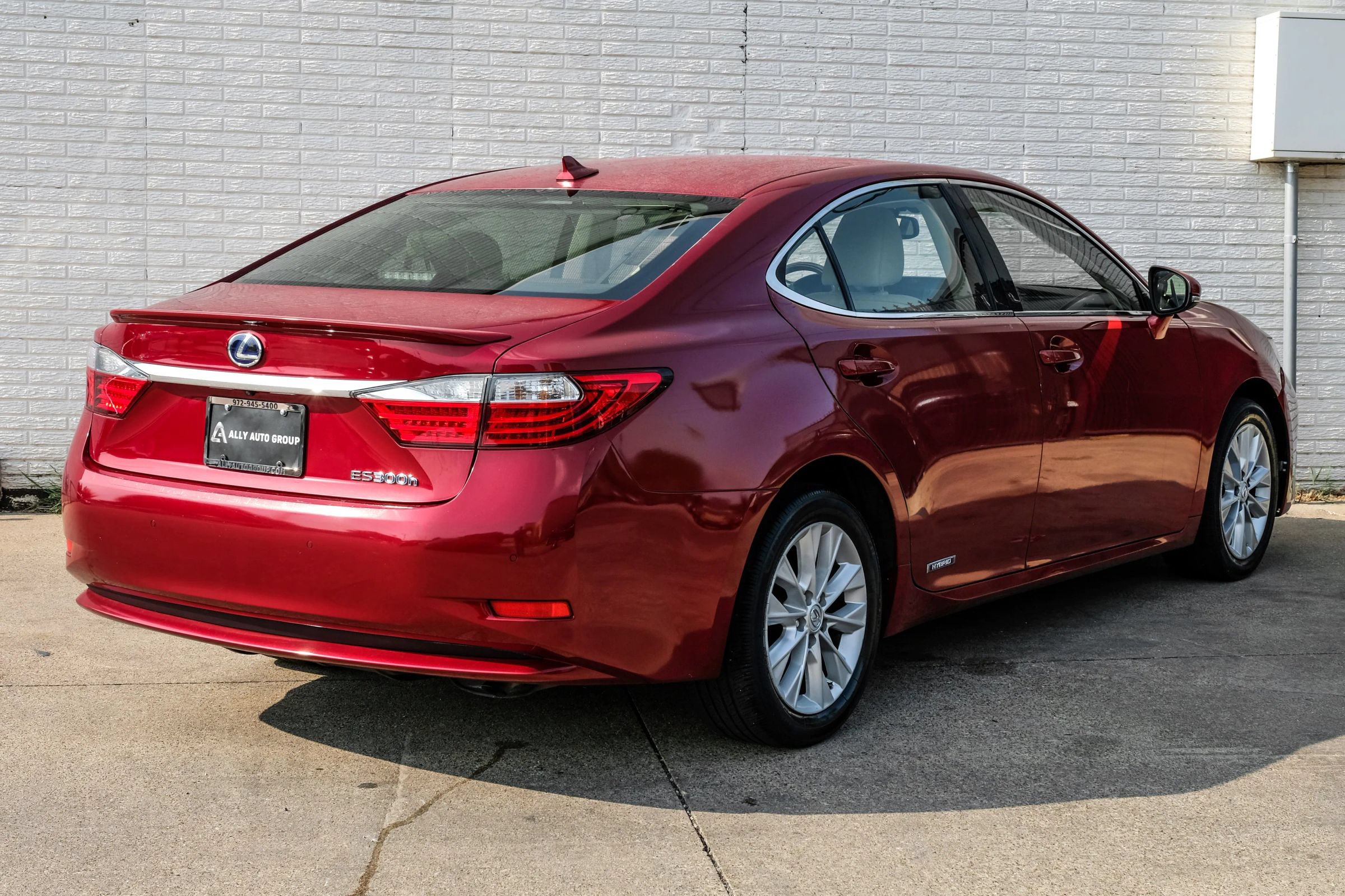 Used 2014 Lexus ES 300h w/ Luxury Package w/Bamboo Trim FWD image 8