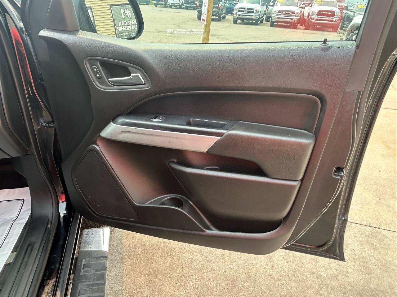 Used 2017 Chevrolet Colorado LT AWD/4WD image 16
