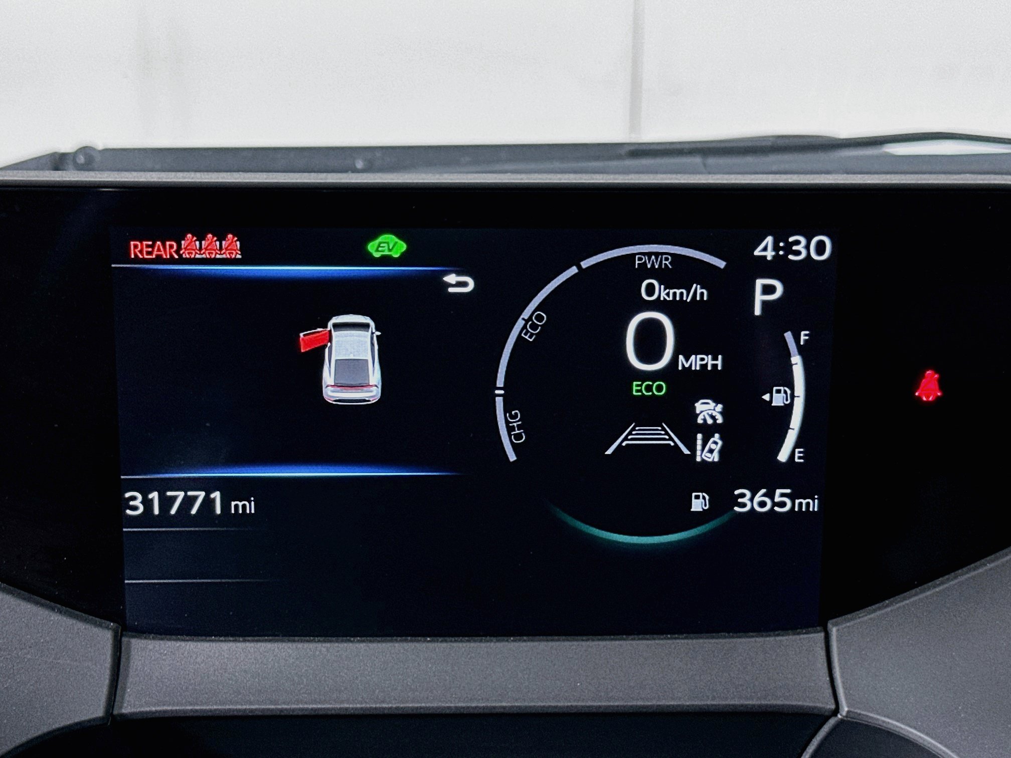 Used 2025 Toyota Prius LE FWD image 19