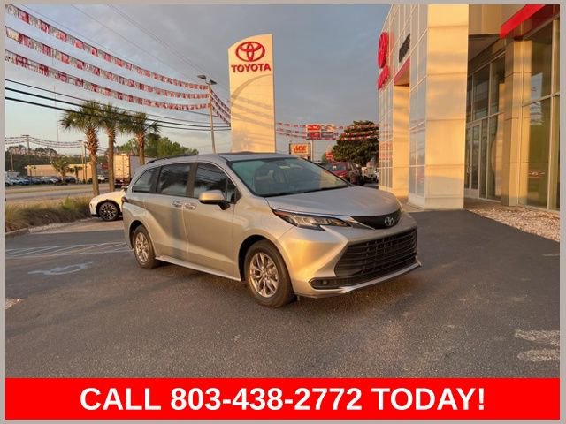 Used 2022 Toyota Sienna LE w/ LE Plus Package