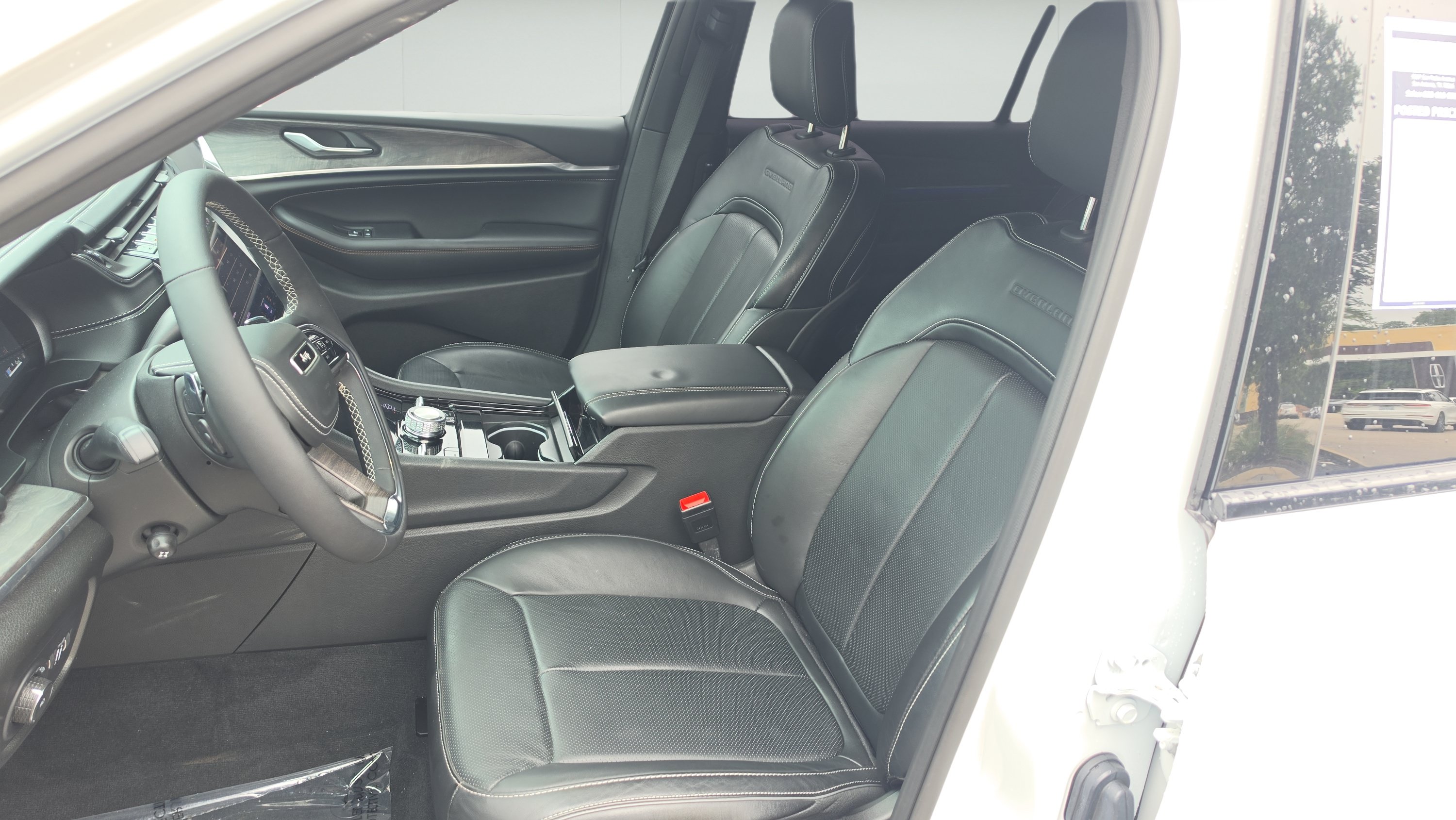 Used 2025 Jeep Grand Cherokee L Overland AWD/4WD image 9