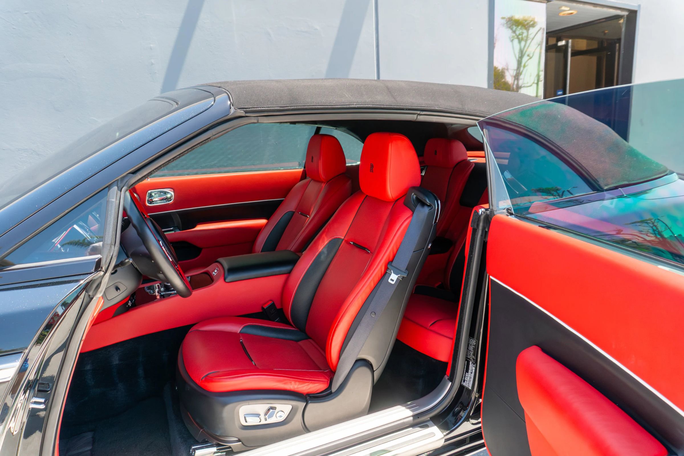 Used 2019 Rolls-Royce Dawn RWD image 13