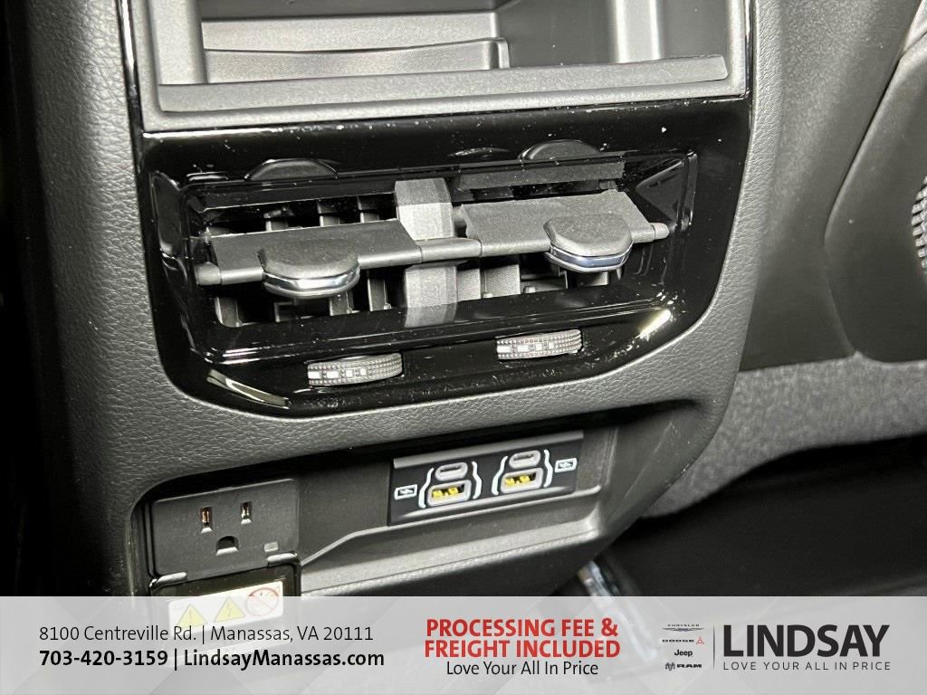 New 2025 Jeep Grand Cherokee Laredo image 18