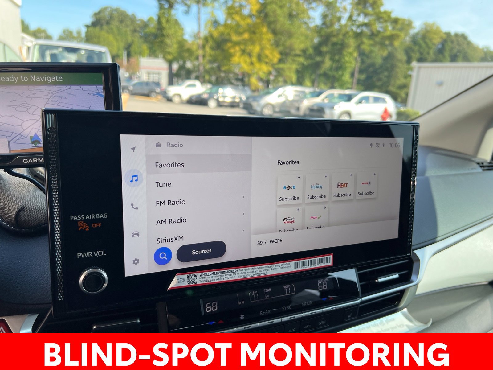 Used 2025 Toyota Sienna XLE FWD image 9