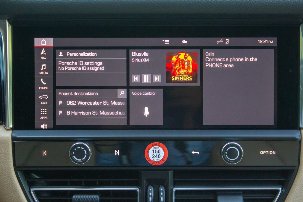 Used 2025 Porsche Macan AWD/4WD image 16