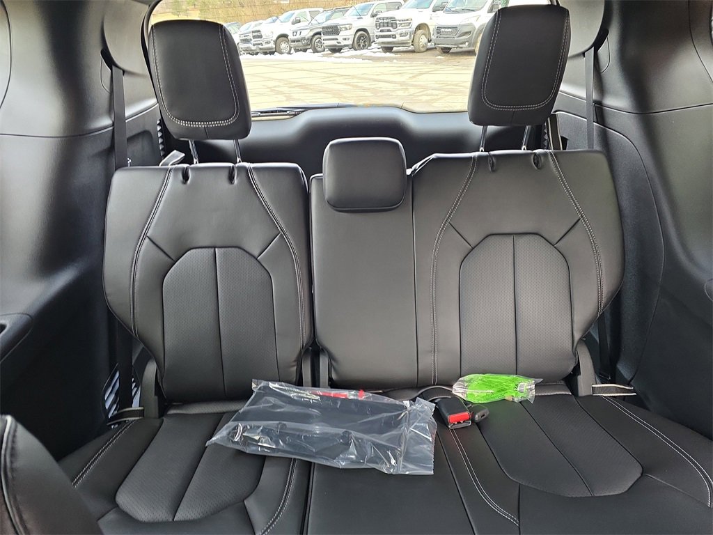 New 2026 Chrysler Pacifica Select w/ S Appearance Package image 28