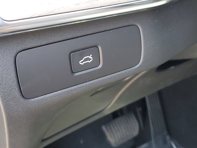 New 2026 Volvo XC90 B5 Plus w/ Protection Package Premier AWD/4WD image 9