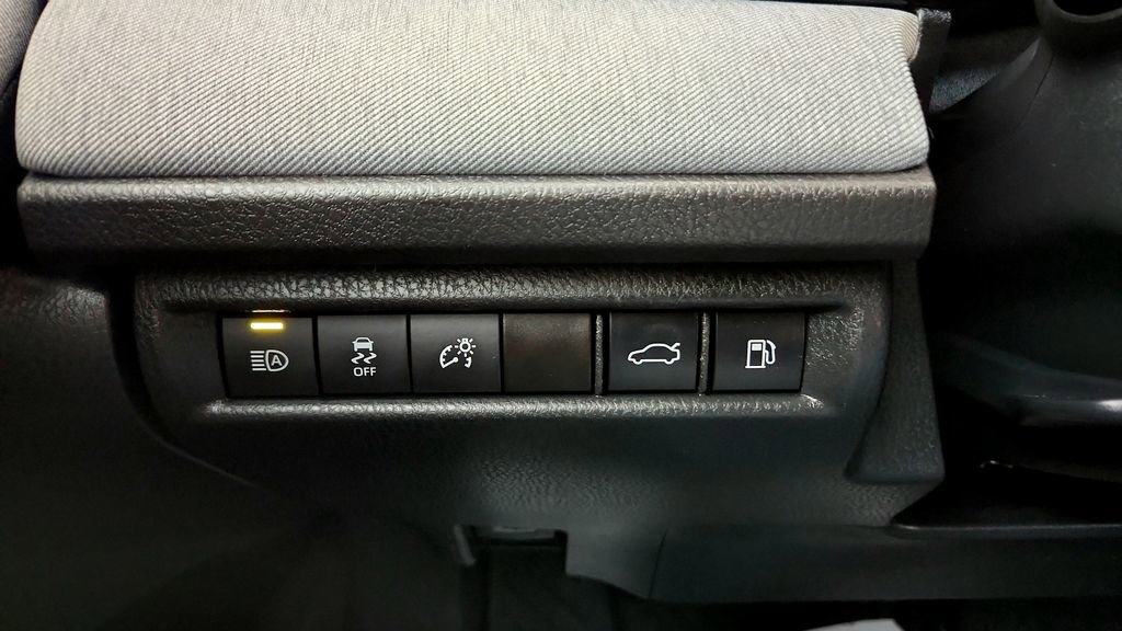 Used 2026 Toyota Camry LE AWD/4WD image 40