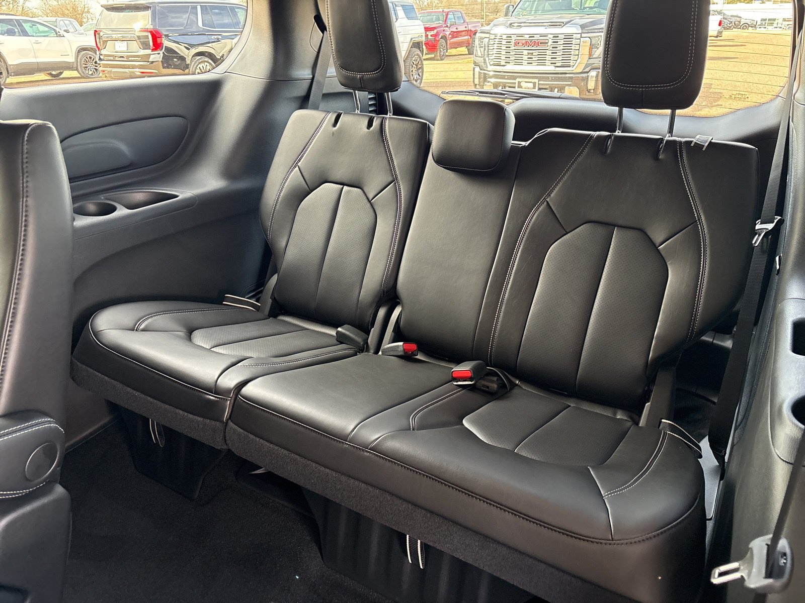 New 2026 Chrysler Pacifica Select w/ S Appearance Package FWD image 15