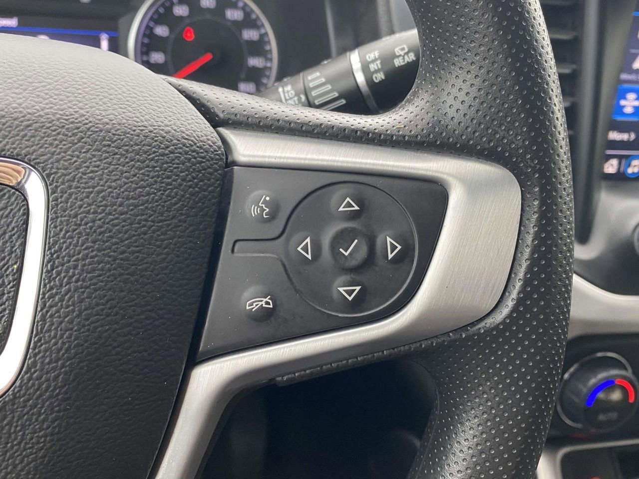 Used 2023 GMC Acadia SLE image 20