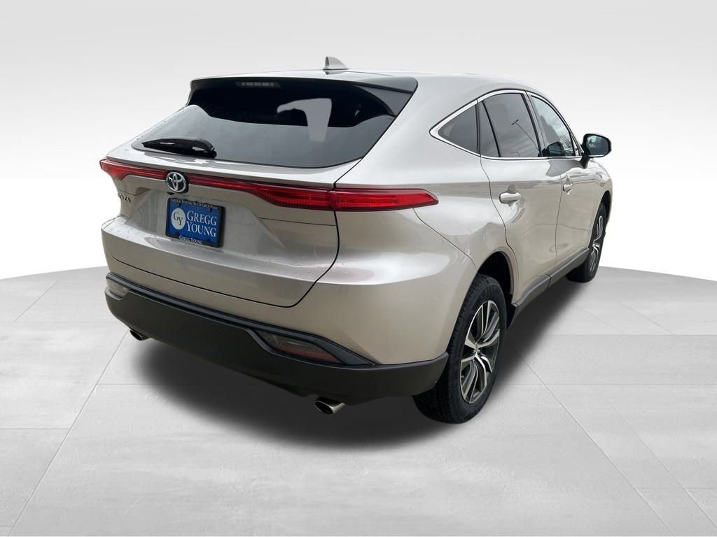 Used 2024 Toyota Venza LE image 8