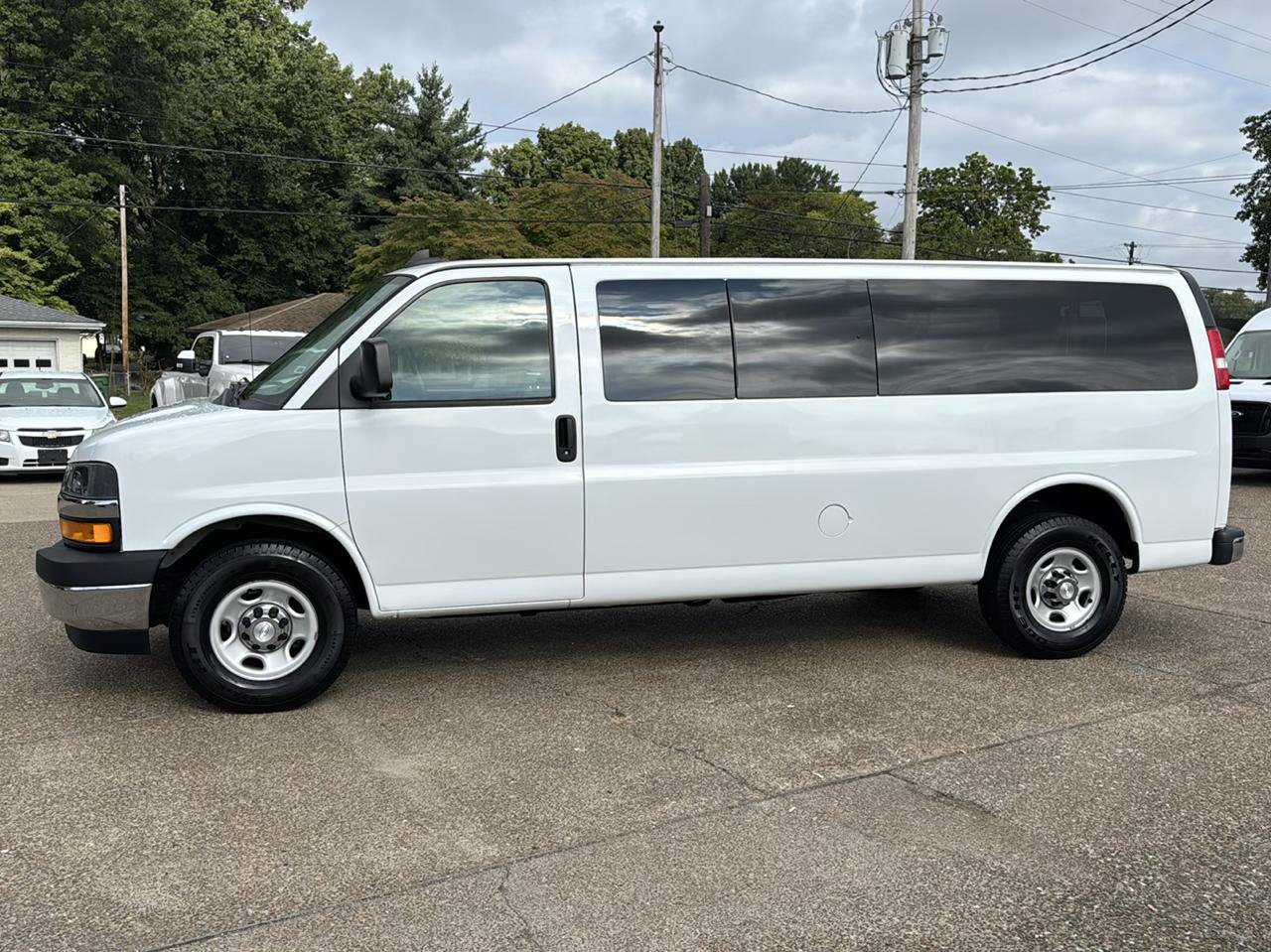 Used 2018 Chevrolet Express 3500 LT w/ LT Preferred Equipment Group RWD image 5