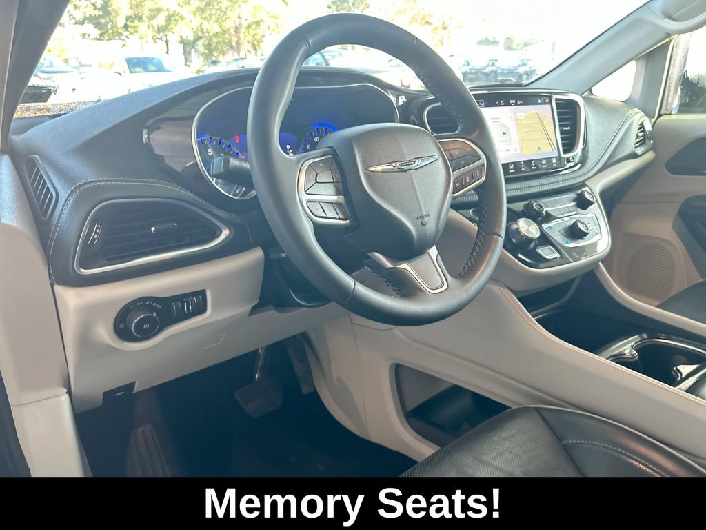Used 2023 Chrysler Pacifica Limited FWD image 13