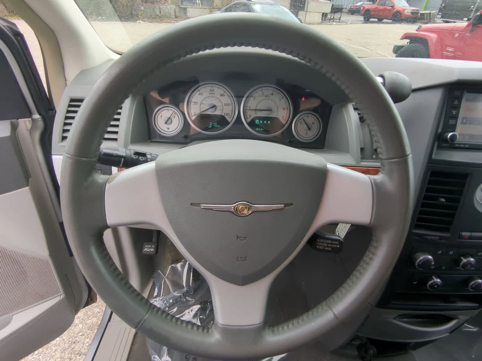 Used 2008 Chrysler Town & Country Touring image 22