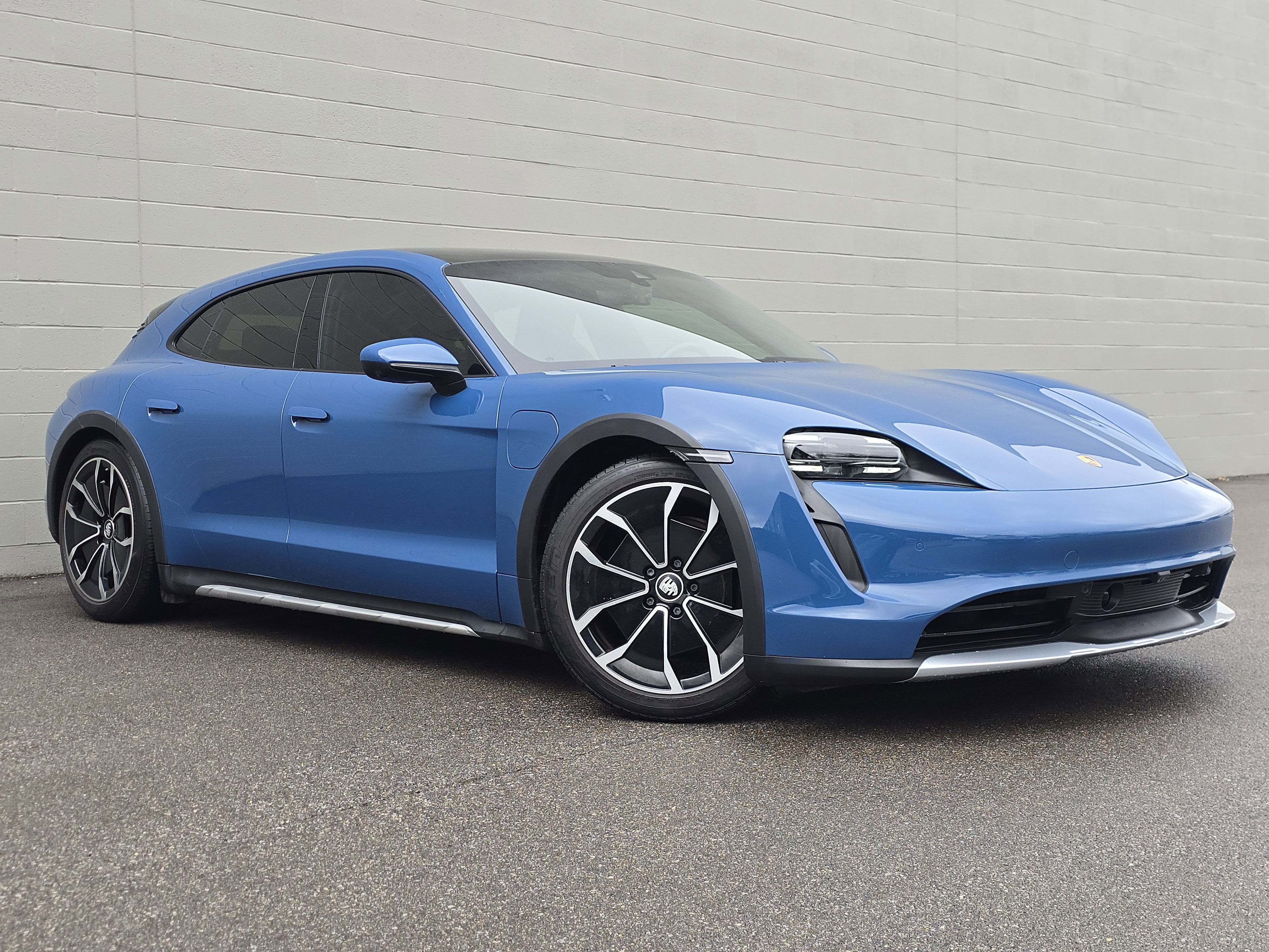 Certified 2021 Porsche Taycan 4 Cross Turismo image 7