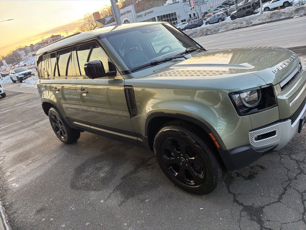 Used 2024 Land Rover Defender 110 S image 2