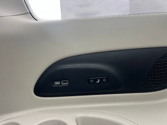 Used 2019 Chrysler Pacifica Limited FWD image 22