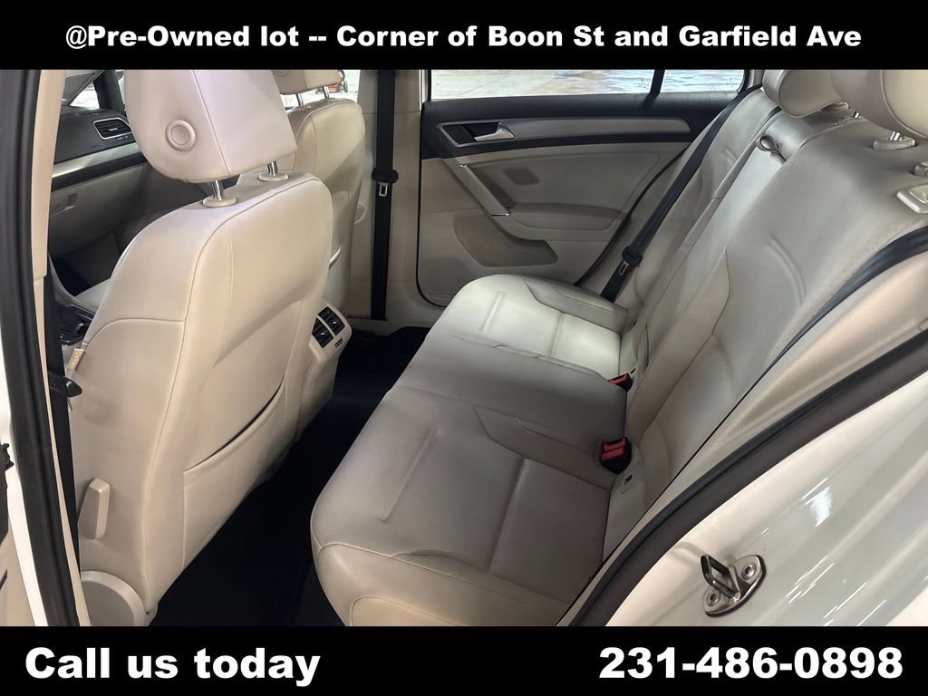 Used 2016 Volkswagen Golf S FWD image 26